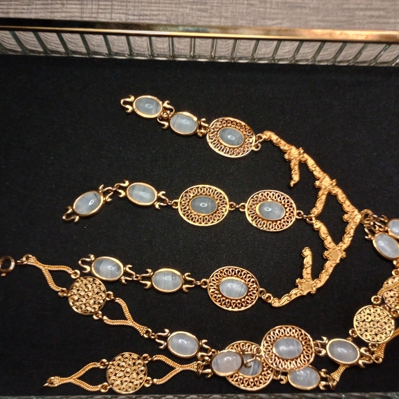 Vintage Gold Tone Statement Necklace - Picture 3 of 12